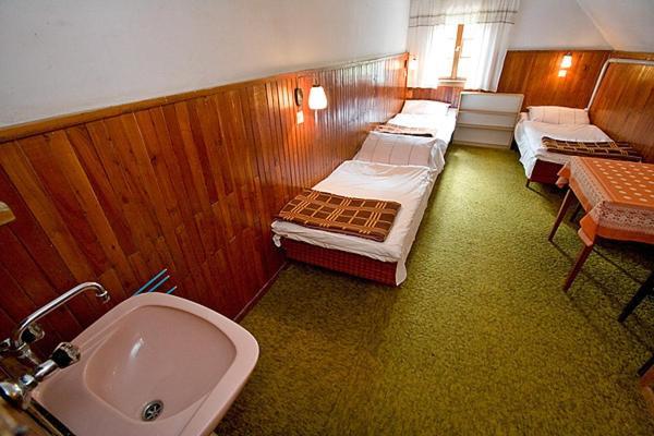 Schronisko Pttk Samotnia Hostel Карпач Стая снимка