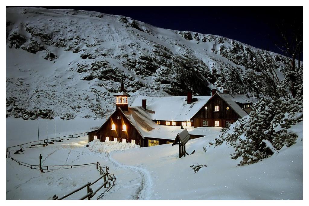 Schronisko Pttk Samotnia Hostel Карпач Екстериор снимка