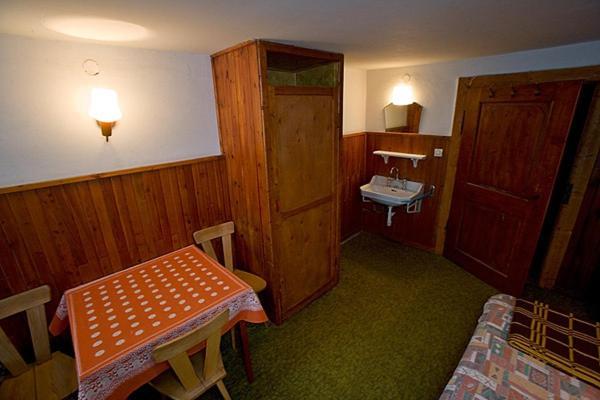 Schronisko Pttk Samotnia Hostel Карпач Стая снимка