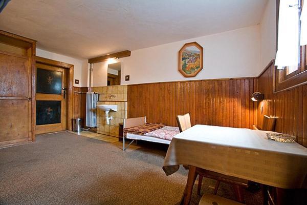 Schronisko Pttk Samotnia Hostel Карпач Стая снимка